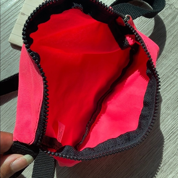 Fannypack - Picture 3 of 3